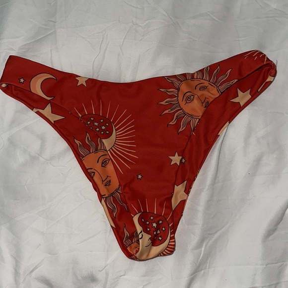 Bikini - Picture 4 of 5